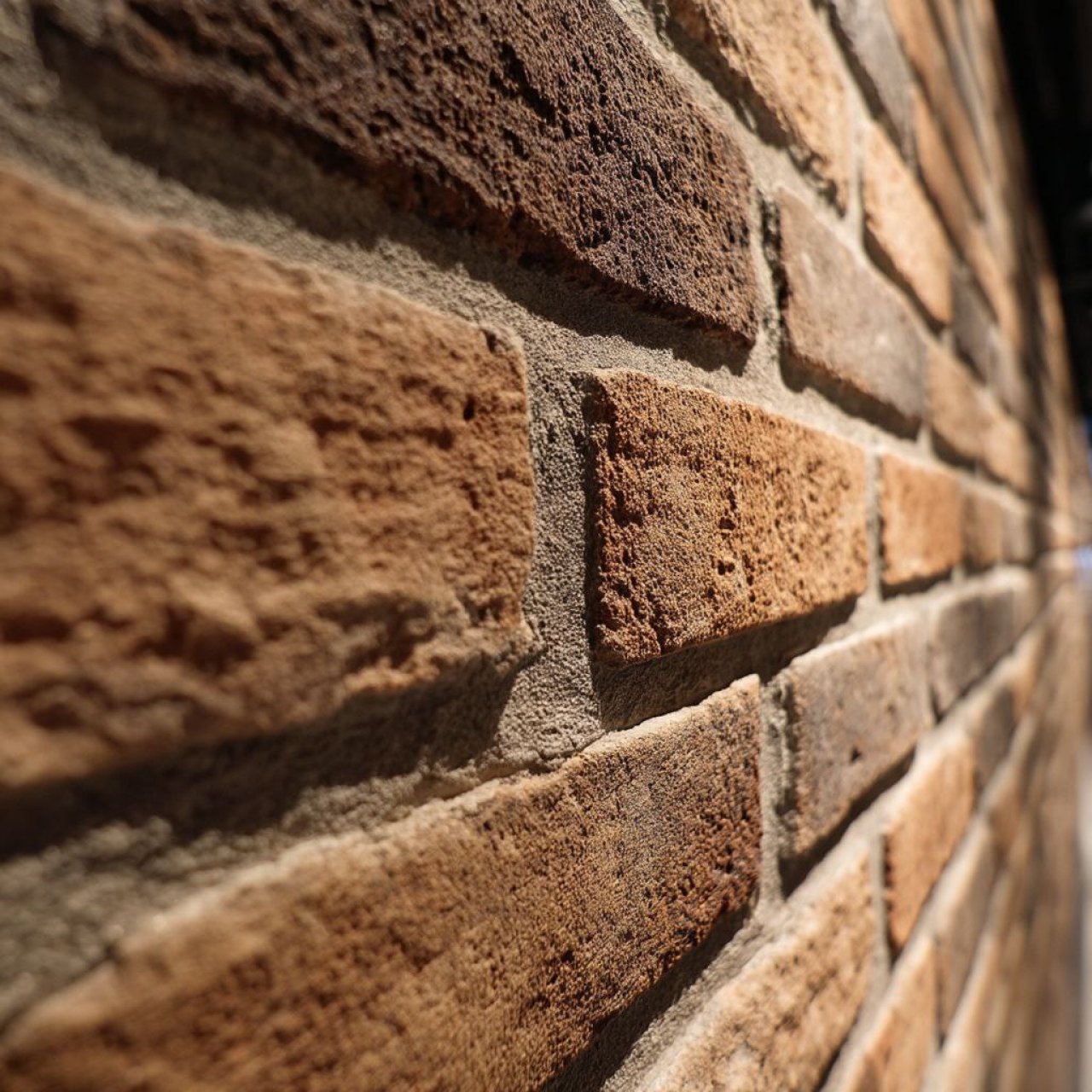 Отделка фасада, замена кирпича ручной формовки на кирпич Fashion Brick